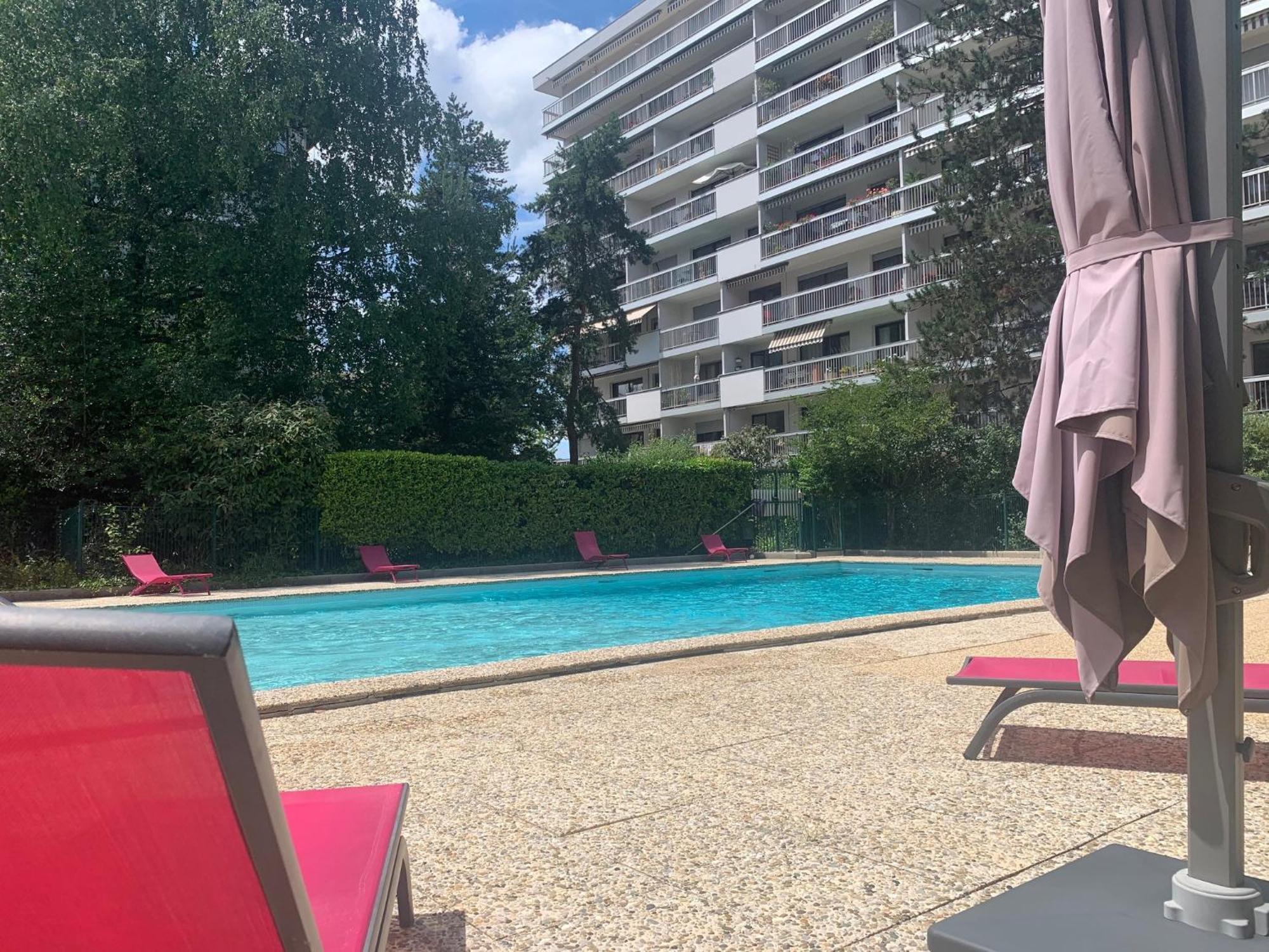 Mont Royal Balcon Et Piscine Apartment Annecy Ngoại thất bức ảnh